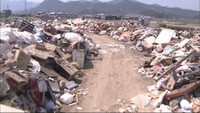 連休最終日も被災地に多くのボランティア ごみ処理が課題 倉敷市