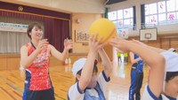 バレーで育む「思いやり」 小学生が「岡山シーガルズ」の選手らと交流 岡山・真庭市