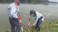 夏休みを前に水辺の安全を確認 岩場の隙間など点検 岡山