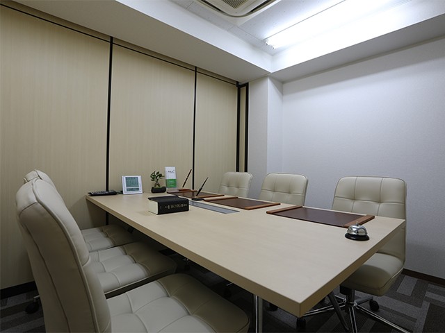 司法書士法人グランツ 会議中3