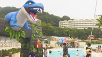 プールに「恐竜」が登場!? 香川・丸亀市に中四国最大級の屋外プールがオープン