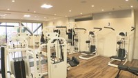 造船会社がトレーニングジム開設 地元の作家のアート作品も展示 高松市