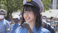 夏休みの道路と海の安全を訴え 警察と海保が合同出発式 STU48メンバーが一日高速隊長 岡山・香川