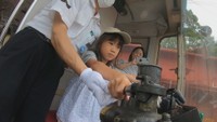 小学生が路面電車の運転を体験 夏休みの思い出作り 抽選は約4.5倍の倍率 岡山市