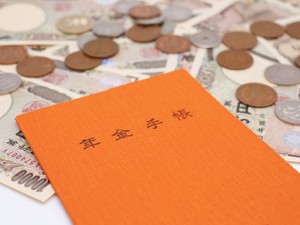 未支給の年金は相続放棄しても受け取れる? 弁護士が注意点を解説