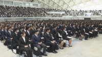 あなぶきアリーナで香川大学の入学式 6学部・大学院合わせて約1700人が入学 保護者も参列