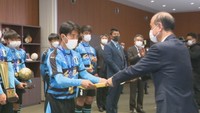 岡山学芸館サッカー部を表彰 岡山市からスポーツ栄誉賞 県勢初の全国高校サッカー選手権優勝