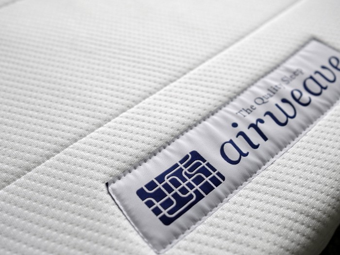 カバーはオープンファスナーなので取り外し簡単。家庭用洗濯機で洗濯可能