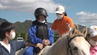 馬と触れ合って心身を健康に 特別支援学校で「ホースセラピー」の体験会 岡山・備前市