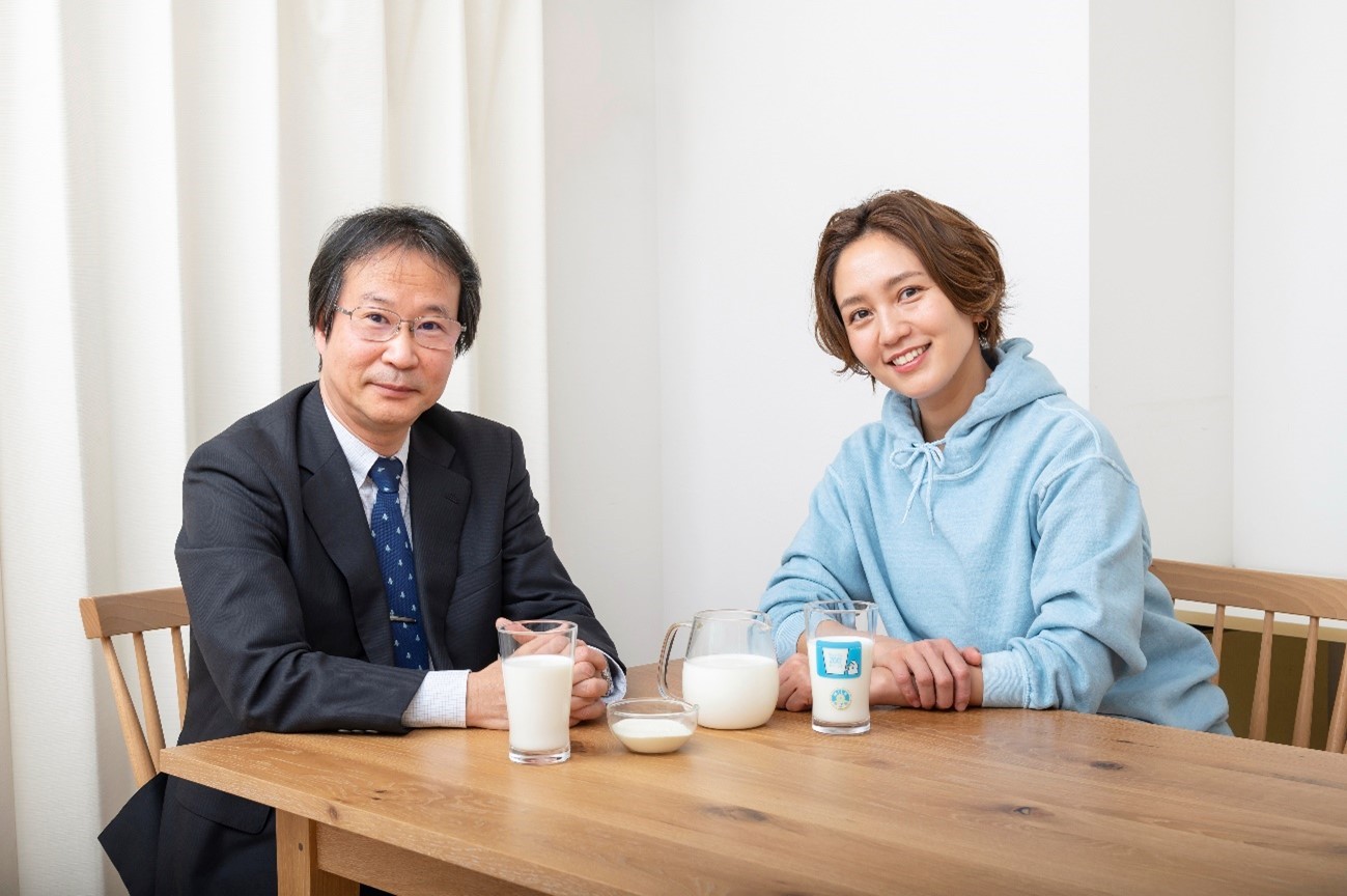 食育インストラクターの和田明日香さんと女子栄養大学の上西一弘教授