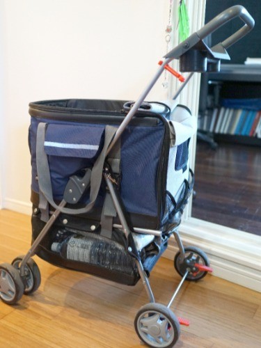 こちらも3匹との同行避難を想定して備えた、カートタイプのキャリーケース
