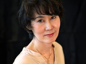 赤坂真理さん「愛と性と存在のはなし」インタビュー 自らをさらして話す宿命