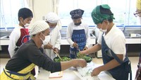 「チンゲンサイとじゃこの炒め物」 岡山県産の野菜を使ったメニューを作ろう 赤磐市の小学校で調理実習