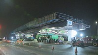 一晩で橋げた設置 渋滞緩和へ 国道2号立体化工事 岡山市・大樋橋西交差点