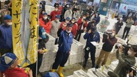 春を告げる魚「サワラ」の初競り 過去最高値1kg7万円 高松市