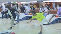 留学生と日本の学生がボウリング大会 交流を深めていくきっかけに 岡山市