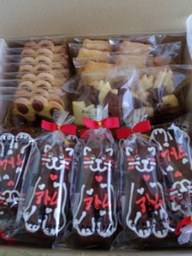 リボンをつけたパッケージ(前列が「ミュー」)