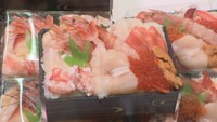 北海道グルメを楽しめる物産展 海の幸を堪能できる弁当やラクレットチーズバーガーなど 岡山市