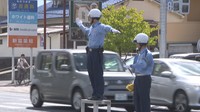 巨大地震で信号機が故障…岡山県警が手信号による交通規制の一斉訓練 2024年度の信号機の停電は71件