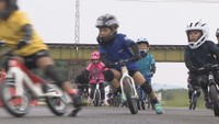ペダルがない二輪車「ランバイク」の練習会 子どもたちが自分の足で力強く進む 香川・まんのう町