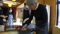 地元の名人が指導!大学生が地域の高齢者と一緒に「そば打ち」に挑戦 岡山・新見市