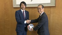 ファジアーノ岡山、悲願のJ1昇格へ 選手ら岡山市長に今シーズンの活躍誓う