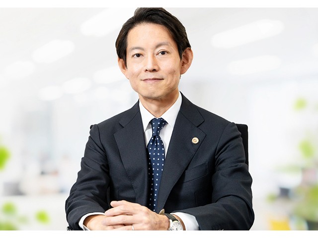 160539 安藤誠一郎法律事務所 プロフィール 会議中