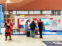てぶくろマンも登場!関西空港の「大阪・関西万博ブース」で和三盆ビールなどPR 東かがわ市
