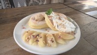 「飯山の桃を日本一に」モモ愛あふれるカフェのふわふわパンケーキ 香川・丸亀市