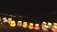 小豆島でお盆の伝統行事「精霊流し」 海岸で先祖の霊を見送る 香川・土庄町