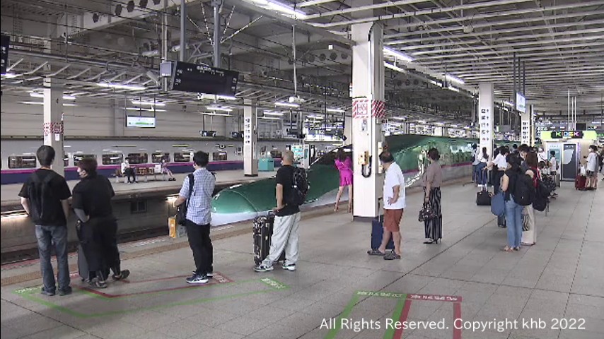 #お盆休みのUターン 仙台駅の東北新幹線ホーム 午前中は目立った混雑見られず