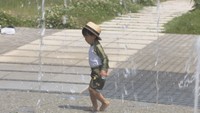 各地で真夏日!子どもは水遊び 冷たいうどんとジュースが人気! 岡山・香川