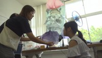 瀬戸芸アーティストが指導 ビニール袋と空気で芸術作品 香川