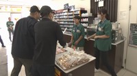 コンビニと警察が合同で強盗の対応訓練「想像より何も反応ができない」 岡山・倉敷市