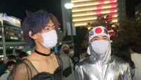 3年ぶりに行動制限のないハロウィン JR岡山駅前には多くの人 韓国での転倒事故受け警戒強化
