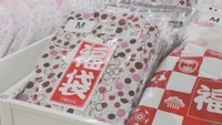 年末年始のセールに向けデパートで福袋の準備進む 菅井八段と対局できる「体験型」の福袋も 岡山市
