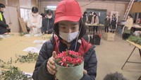 小学生がカーネーションの収穫やアレンジメントを体験 高松市