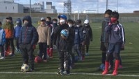 ファジアーノ岡山のスクールコーチが小学生を指導