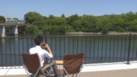 開放的で気持ちいい 旭川沿いに「食事スペース」開設 岡山市がにぎわい創出の社会実験