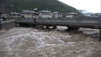 岡山県で強い雨 新見市などで一時避難勧告、多くの学校が臨時休校