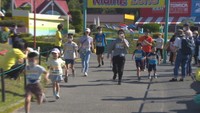 有森裕子さんも参加 テーマパークで親子マラソン 岡山