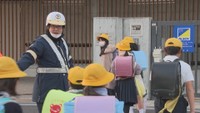 冬休み明けの交通事故を防げ 警察官が小学生の登下校を見守り 高松市