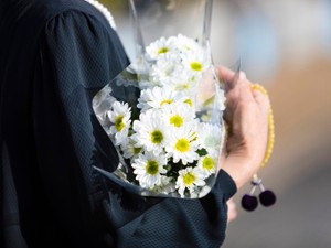 葬儀や四十九日法要の費用は誰が負担すべき? 弁護士が解説