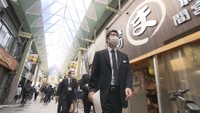 〈新型コロナ〉香川県職員らが繁華街を巡回 飲食店などに「時短営業」の協力を呼び掛け