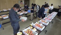 モモの出来栄えを競う共励会 色づきや糖度などを審査 岡山・新見市