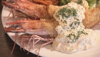 シェフの技術が光る!大きく美しいエビフライ 自家製タルタルソースをたっぷりと 香川【ほっとマルシェ】