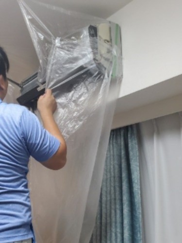 エアコンの奥(熱交換器)にも毛が張り付いていた