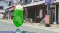 イチゴにせんべい…14店の個性が楽しめる「クリームソーダIN矢掛」開催 岡山【ほっとマルシェ】