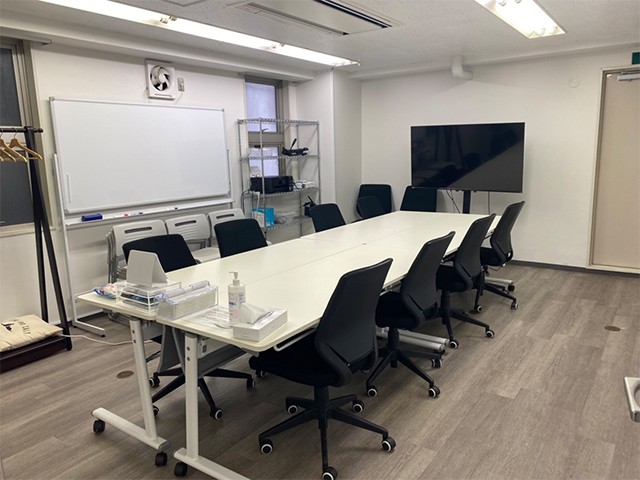 司法書士法人Ree Plus 会議中4