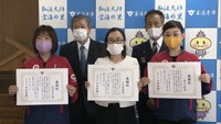 スーパーで突然、意識失い心肺停止…女性客をAEDで救命した店員らに感謝状 香川・善通寺市